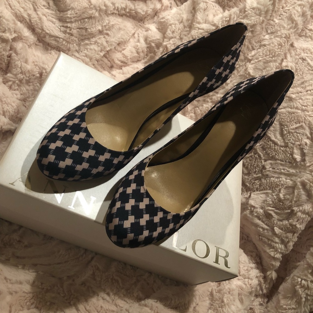 Ann Taylor Navy Plaid Printed Pumps